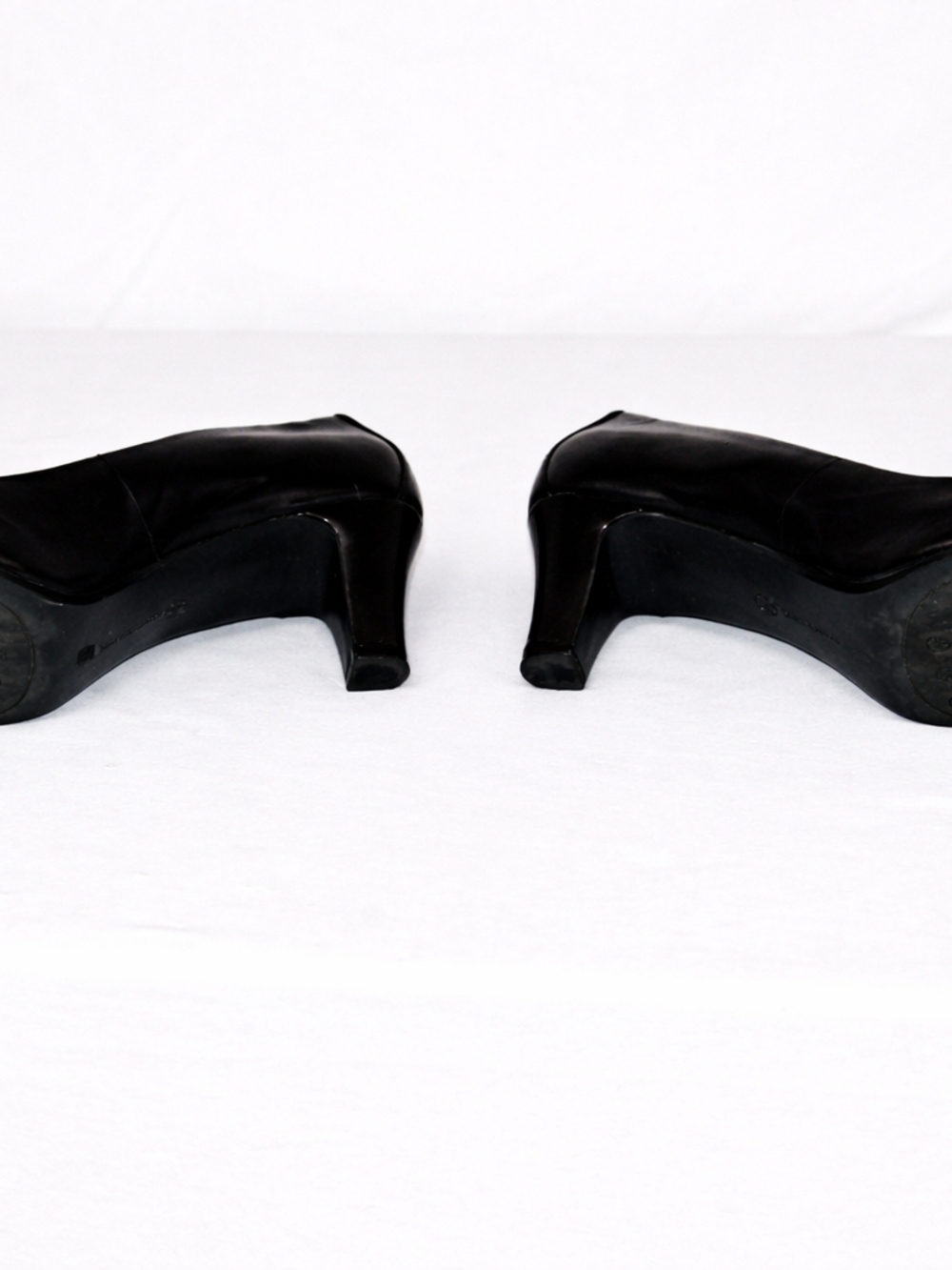 Giani Bernini Black Leather Ballet Flats with Patent Cap Toe - Picture 5 of 5